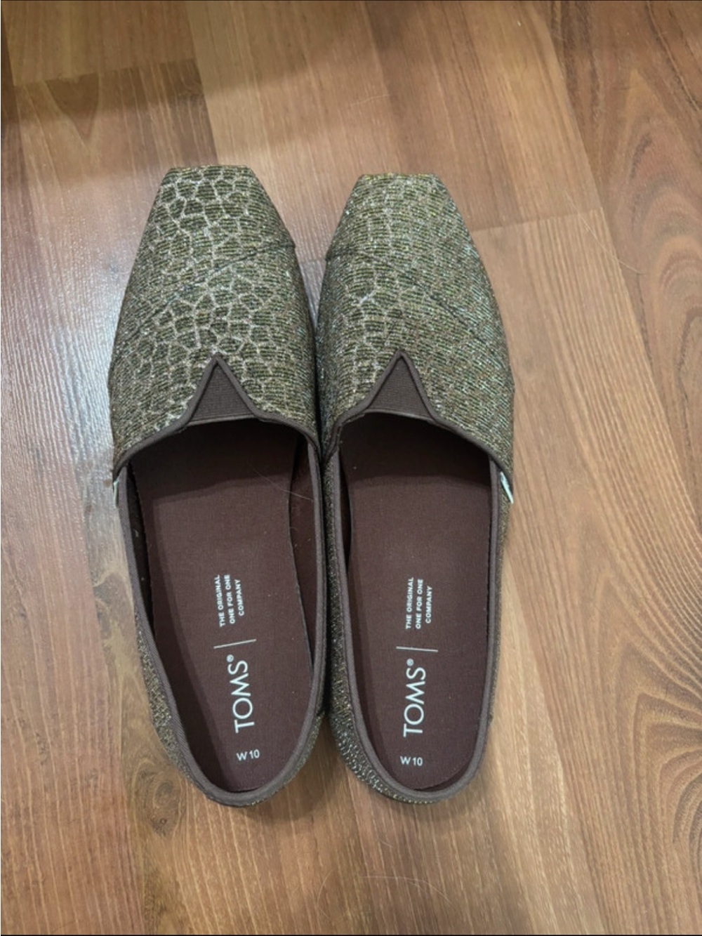 Toms gold giraffe print